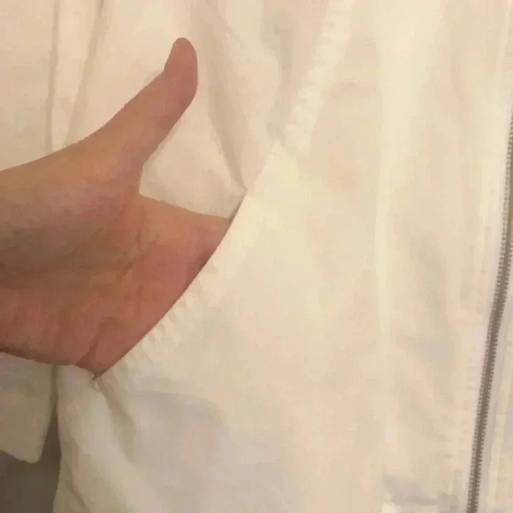 Coldwater Creek lightweight zippered coat with hood. - Picture 2 of 7